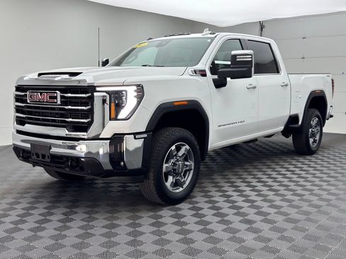 Used 2025 GMC Sierra 3500 SLT AWD/4WD image 2