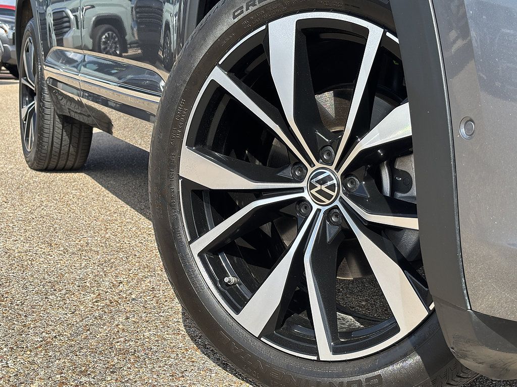 Used 2024 Volkswagen Atlas SEL Premium R-Line AWD/4WD image 2