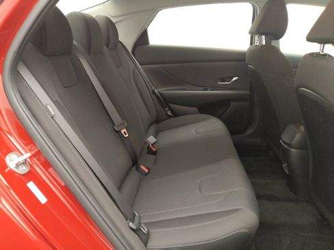 Used 2025 Hyundai Elantra SE FWD image 19
