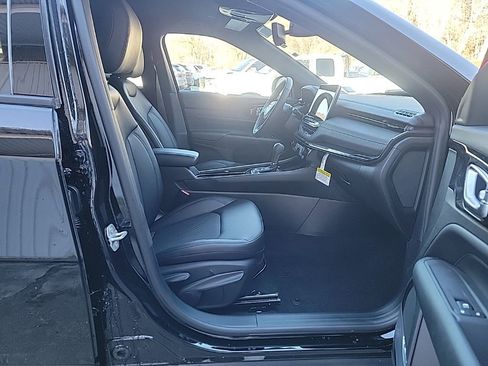 New 2026 Jeep Compass Latitude image 9