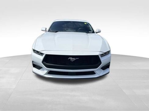 Used 2025 Ford Mustang Coupe RWD image 2