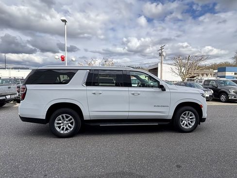 Used 2024 Chevrolet Suburban LT AWD/4WD image 8