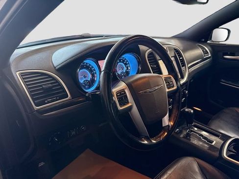Used 2011 Chrysler 300 Limited RWD image 9