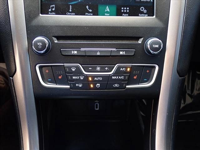 Used 2017 Ford Fusion SE w/ Equipment Group 201A FWD image 17