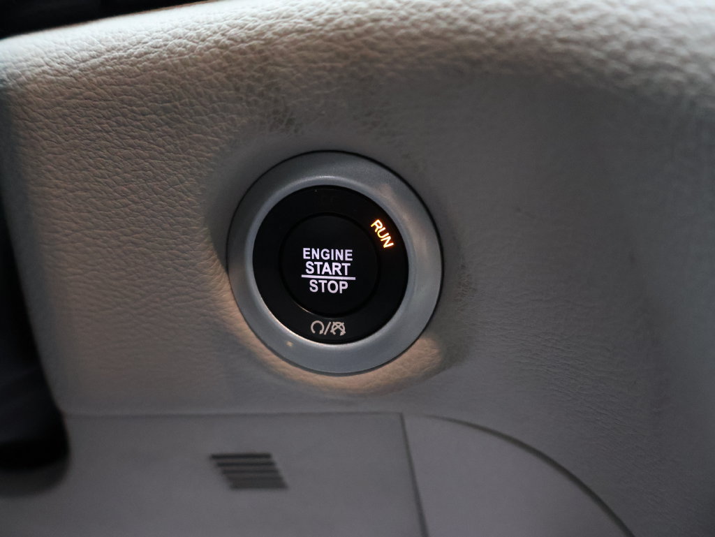 Used 2023 Chrysler Pacifica Limited FWD image 19