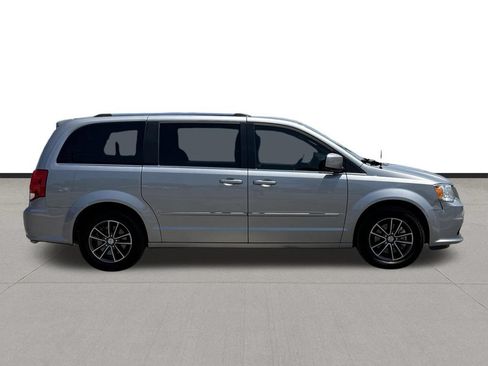 Used 2016 Dodge Grand Caravan SXT FWD image 4