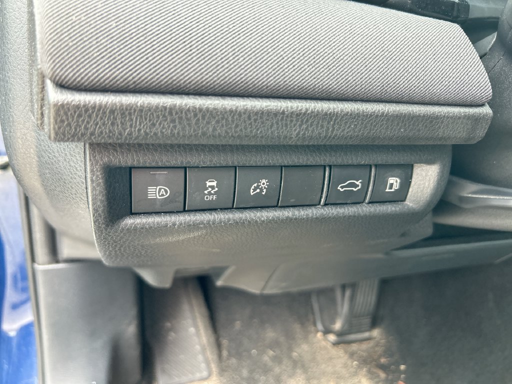 Used 2025 Toyota Camry LE FWD image 13
