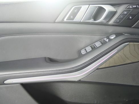 Certified 2023 BMW X7 xDrive40i w/ Premium Package image 9