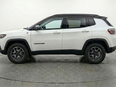 Used 2025 Jeep Compass Trailhawk AWD/4WD image 5