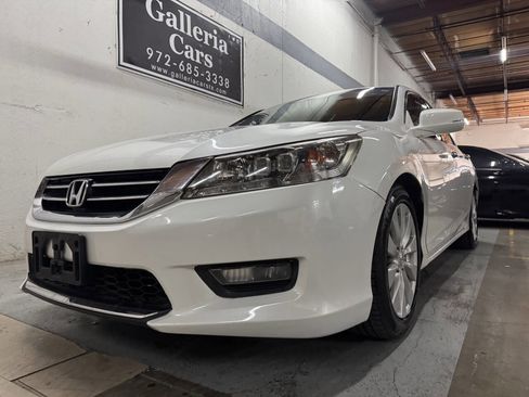 Used 2015 Honda Accord Touring image 3