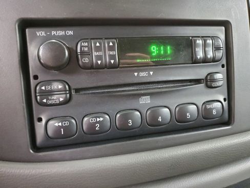 Used 2006 Ford E-150 and Econoline 150 image 16