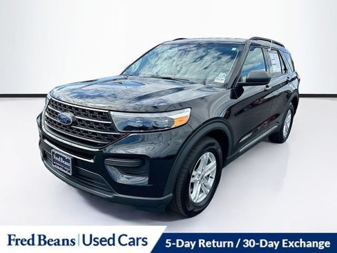 Used 2023 Ford Explorer XLT AWD/4WD image 3