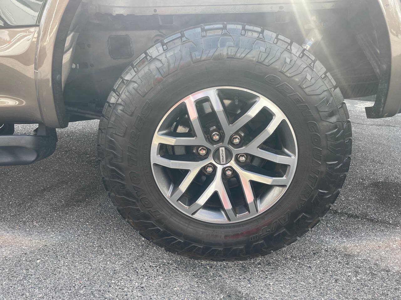Used 2016 Ford F150 Lariat w/ Equipment Group 502A Luxury AWD/4WD image 14
