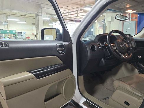 Used 2015 Jeep Patriot High Altitude AWD/4WD image 19