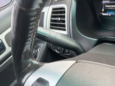 Used 2013 Ford Explorer XLT AWD/4WD image 30