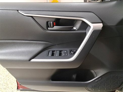 Used 2022 Toyota RAV4 LE image 21