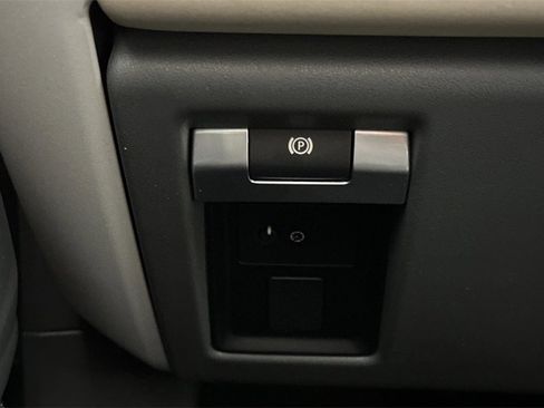 Used 2021 Land Rover Defender 110 S image 31