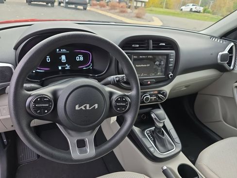 Used 2024 Kia Soul LX w/ Option Group 015 image 18