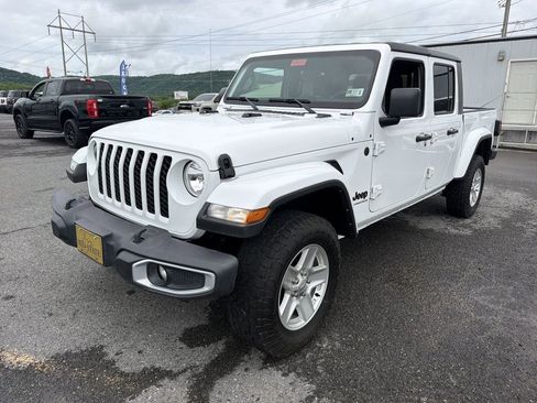 Used 2023 Jeep Gladiator Sport AWD/4WD image 10