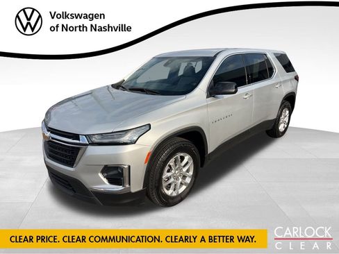 Used 2022 Chevrolet Traverse LS image 1