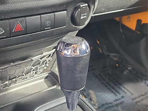 Used 2013 Jeep Wrangler Unlimited Sahara image 16