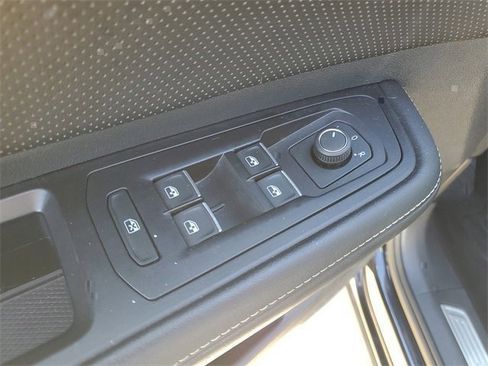 Used 2024 Volkswagen Atlas SE image 14