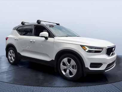 Used 2019 Volvo XC40 T4 Momentum