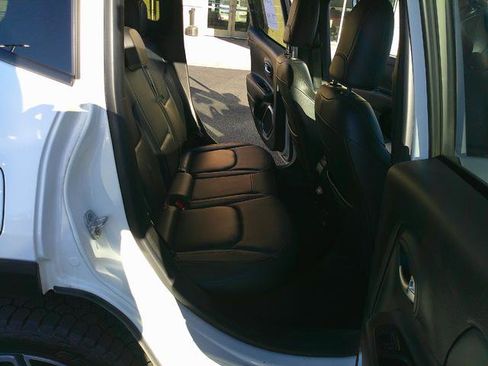 Used 2018 Jeep Renegade Limited w/ UConnect 8.4 Nav Group image 7