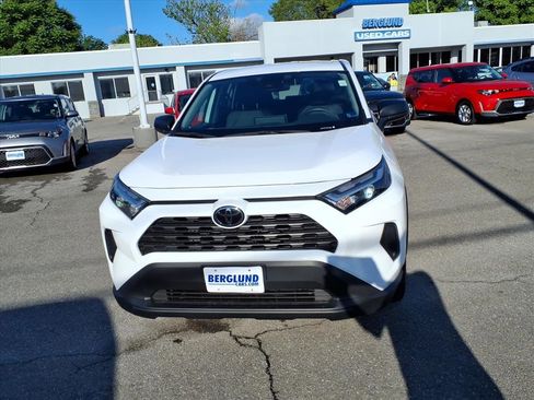 Used 2024 Toyota RAV4 LE AWD/4WD image 9