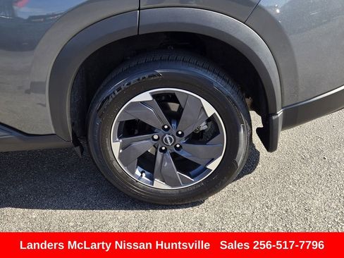 Used 2025 Nissan Rogue SV FWD image 12
