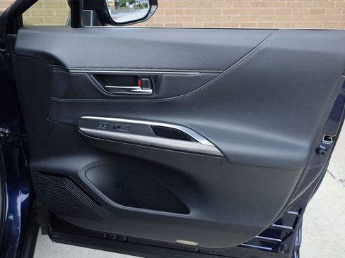 Used 2022 Toyota Venza Limited image 17