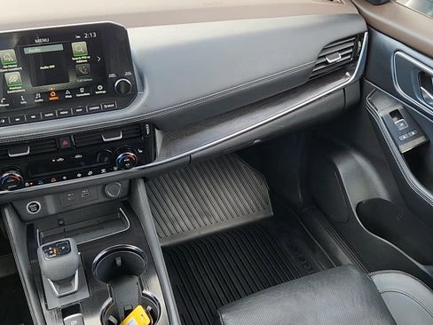 Used 2021 Nissan Rogue Platinum image 6