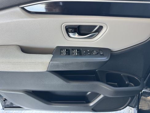 Used 2024 Honda Pilot LX image 10