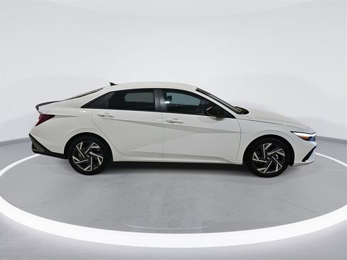 New 2025 Hyundai Elantra Sport image 4