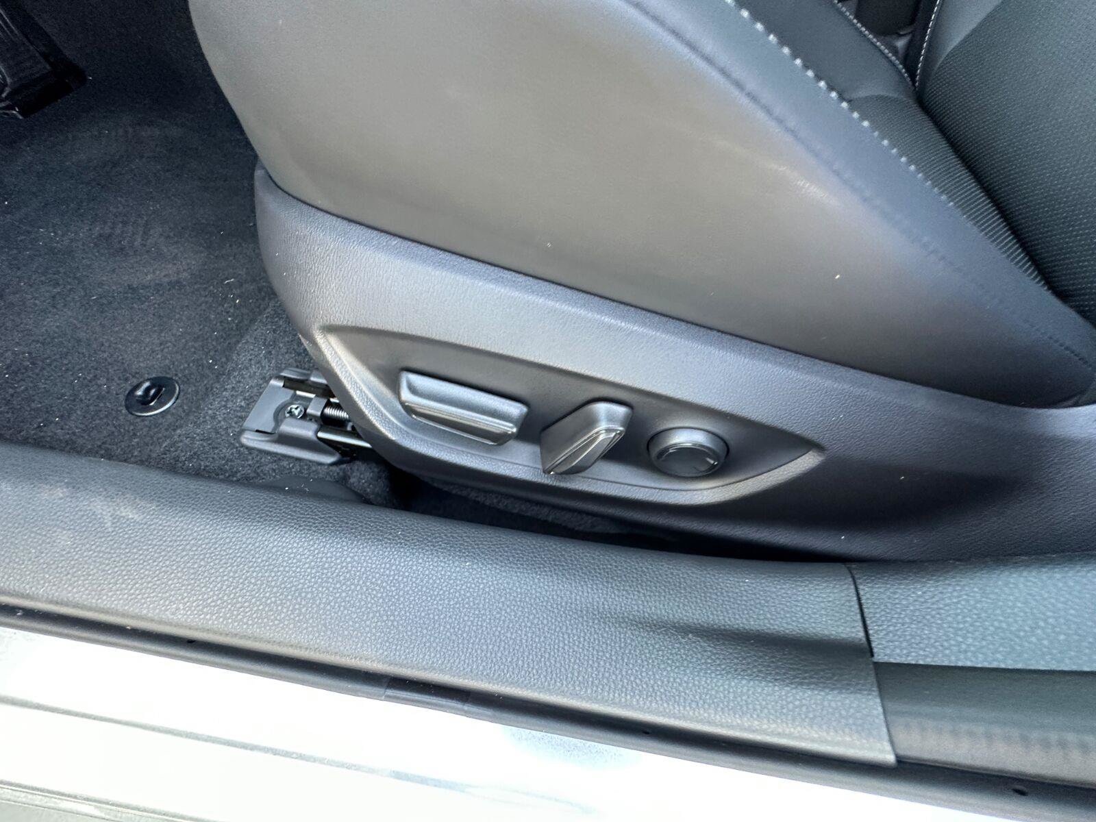 New 2027 Toyota Prius XLE FWD image 12