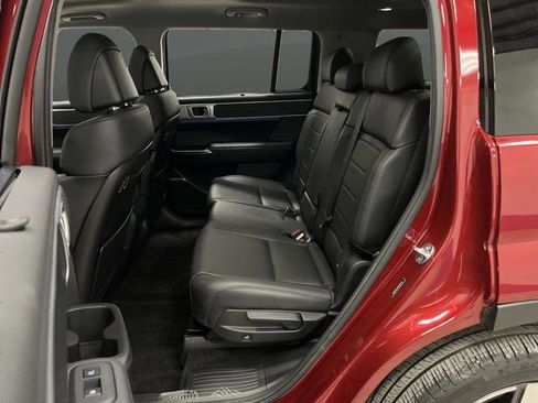 Used 2024 Hyundai Santa Fe Limited image 32