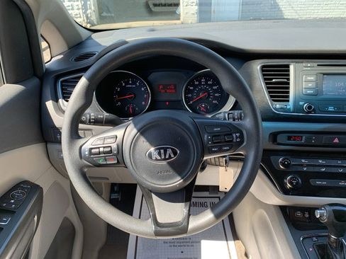 Used 2016 Kia Sedona LX w/ LX Convenience Package FWD image 18