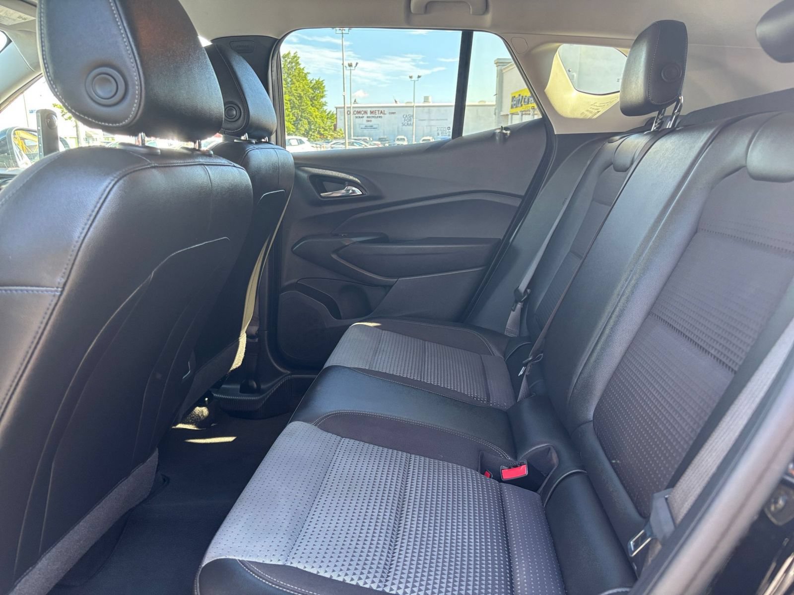 Used 2025 Chevrolet Trax LT FWD image 21