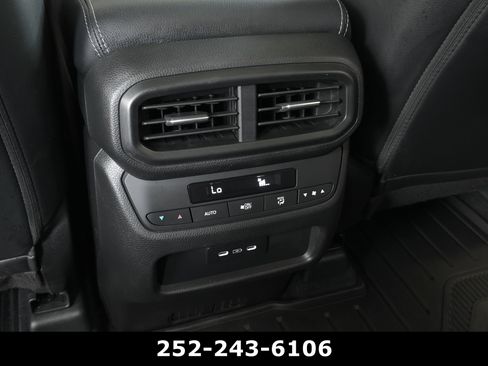 Used 2025 Honda Pilot Touring image 27