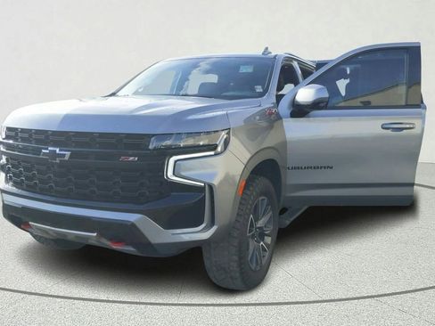 Used 2023 Chevrolet Suburban Z71 w/ Luxury Package image 10