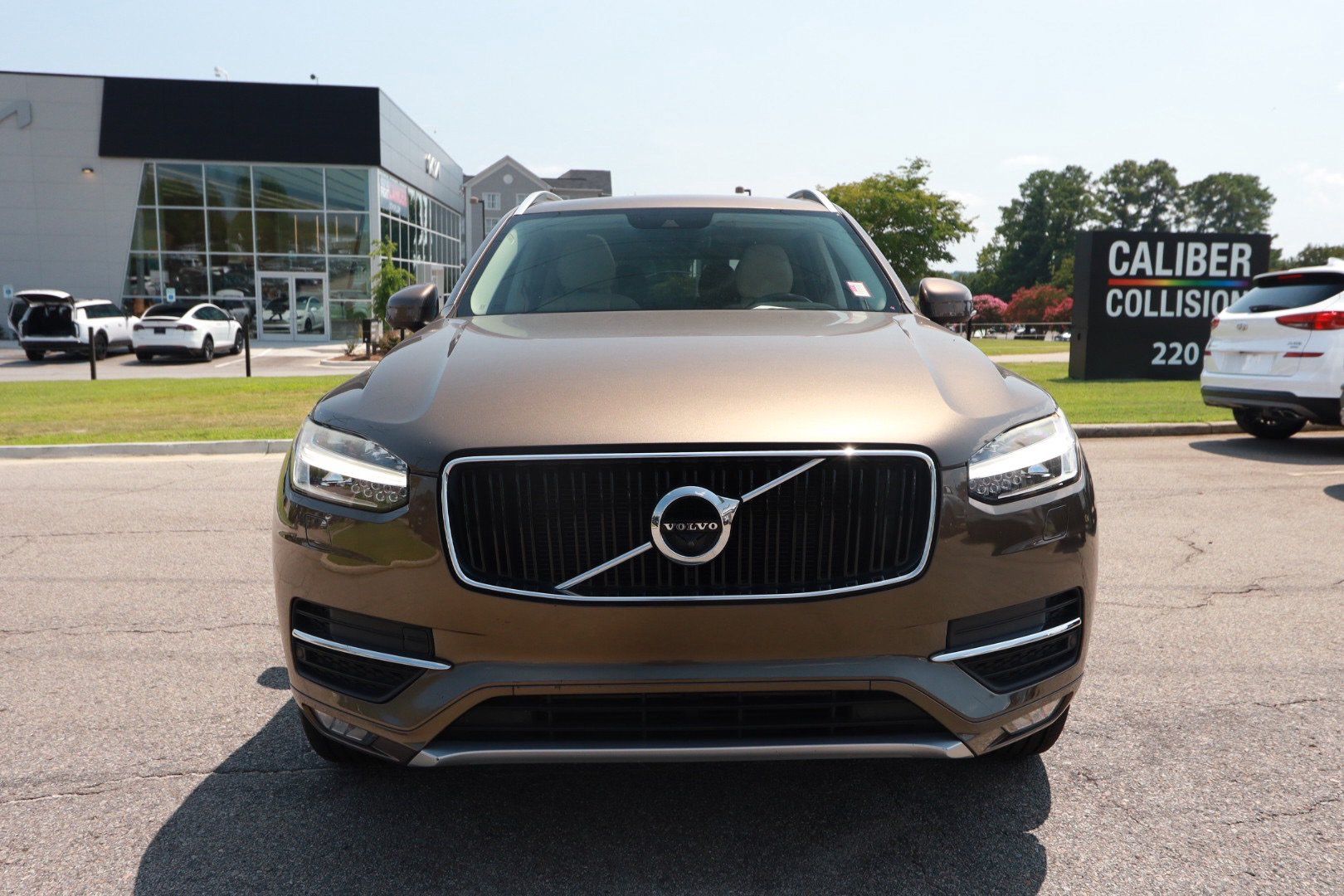 Used 2017 Volvo XC90 T6 Momentum w/ Vision Package AWD/4WD image 8