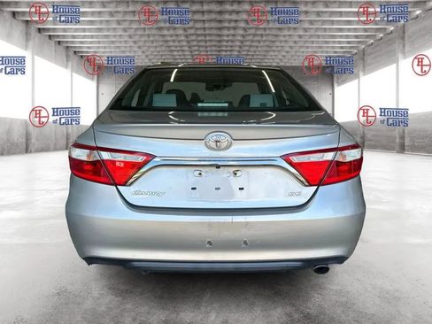 Used 2017 Toyota Camry SE image 6