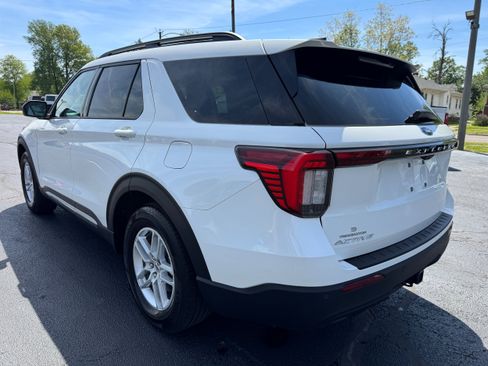 Used 2025 Ford Explorer Active RWD image 5
