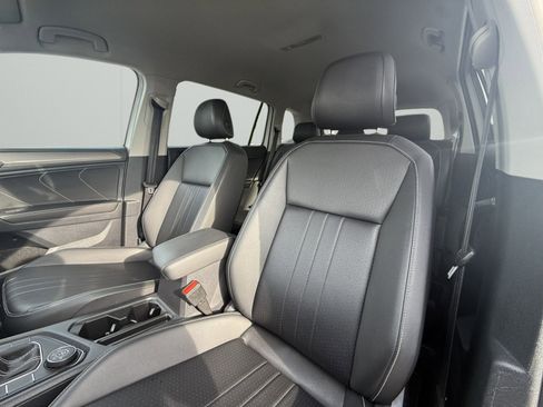 Used 2024 Volkswagen Tiguan SE AWD/4WD image 10
