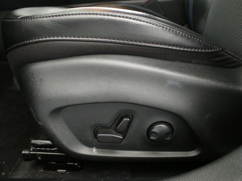 Used 2023 Jeep Compass Latitude w/ Convenience Group AWD/4WD image 29