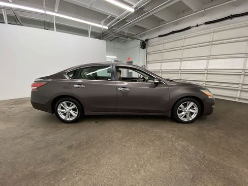 Used 2015 Nissan Altima 2.5 SV w/ Convenience Package image 7