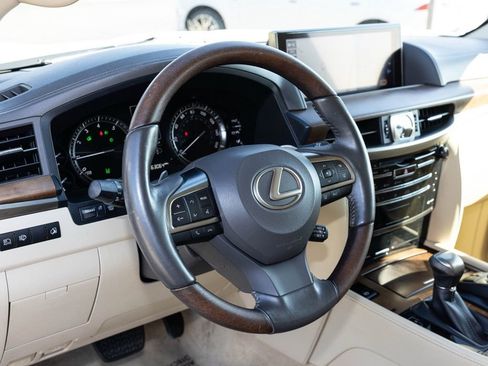 Used 2020 Lexus LX 570 4WD w/ Luxury Package image 22