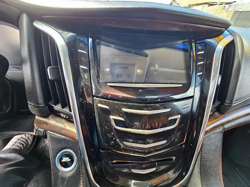 Used 2015 Cadillac Escalade Luxury image 27