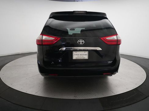 Used 2018 Toyota Sienna Limited Premium w/ Carpet Mat Package AWD/4WD image 28