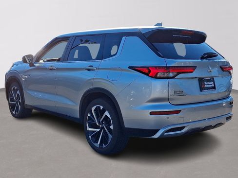 Used 2023 Mitsubishi Outlander SE image 4